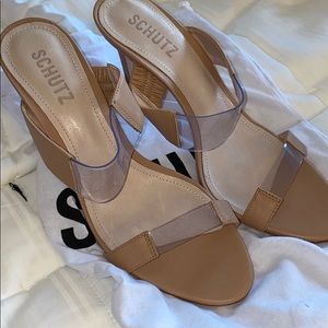 New never worn beige heeled sandals